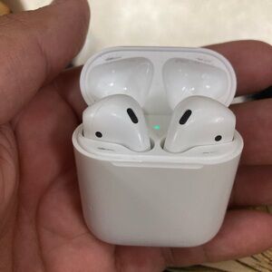 AirPods (2nd Gen) Wireless White Earbuds with Charging Case